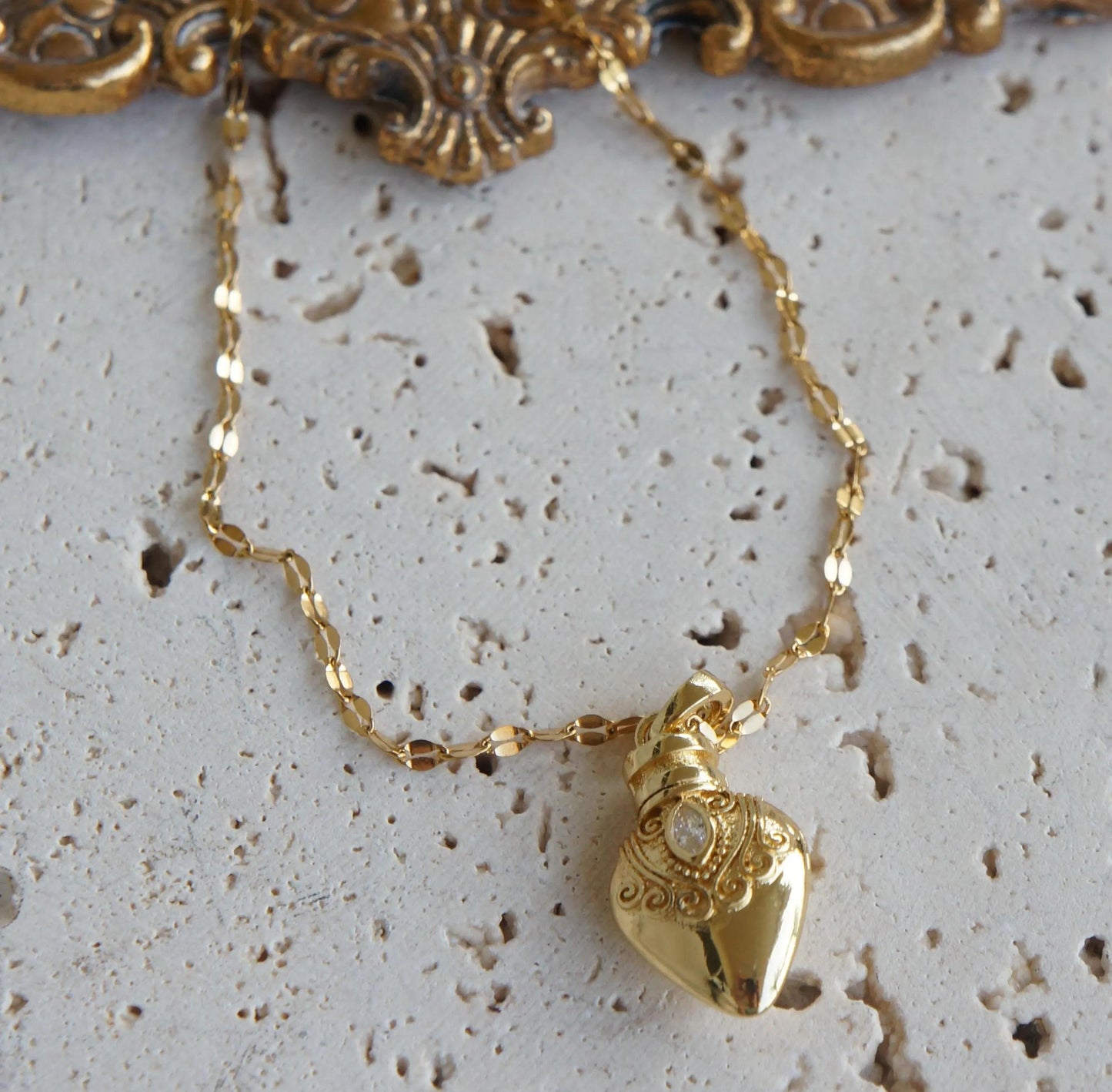 Little Gold Vial Pendant Necklace Vial doesn't open