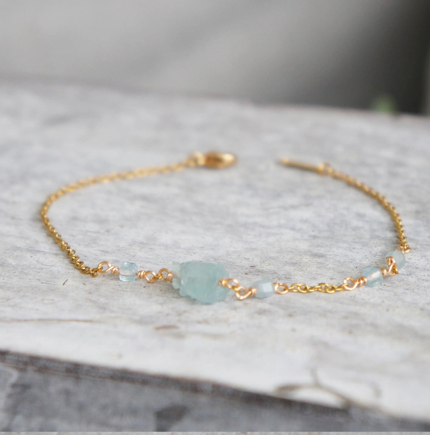 Raw Aquamarine Dainty Bracelet, Delicate Crystal Jewelry, Natural Healing Stone, Minimalist Style, Gift for Her, Aquamarine Crystal