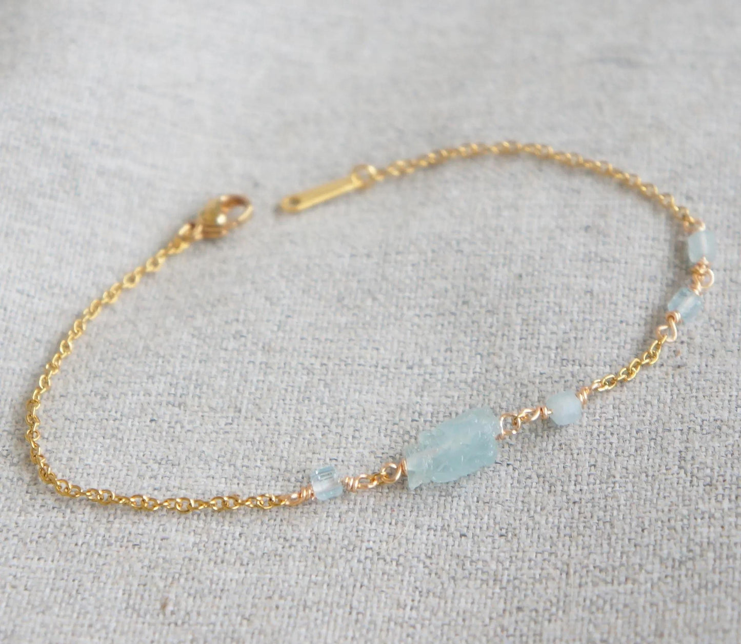 Raw Aquamarine Dainty Bracelet, Delicate Crystal Jewelry, Natural Healing Stone, Minimalist Style, Gift for Her, Aquamarine Crystal
