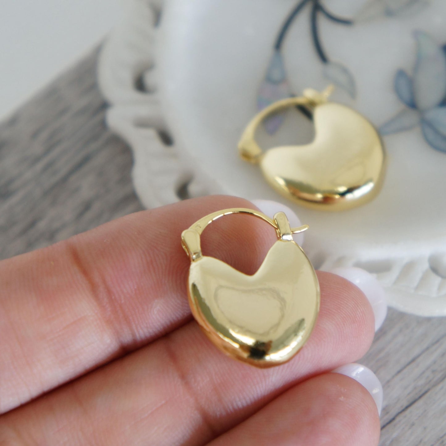 Modern Minimalist Gold Hoop Earrings, Simple Chic Ear Hoops,