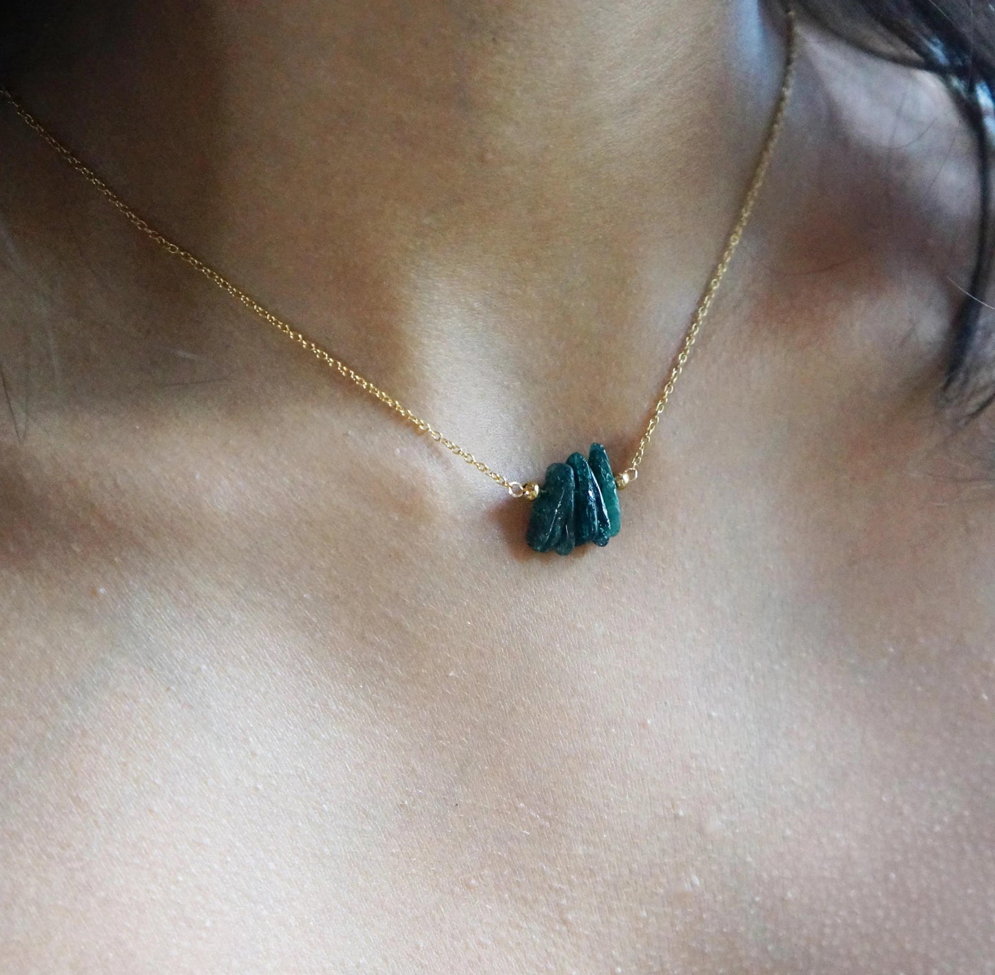 Raw Crystal Necklace Natural Green Kyanite Necklace Rough Stone Layering Necklace Green Kyanite Stone Pendant Spiritual Energy Necklace