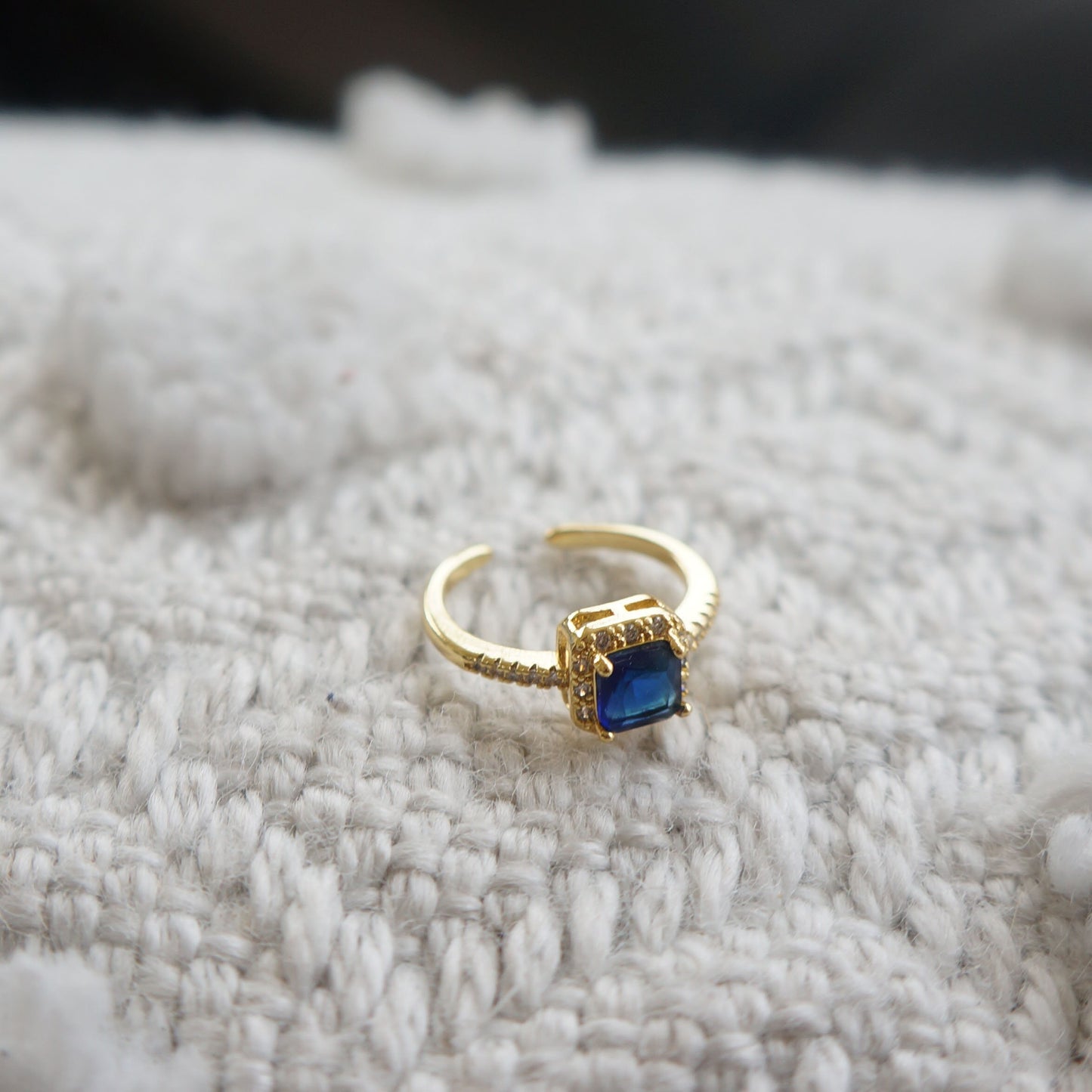 Blue Sapphire Statement Ring 18kt Gold Plated