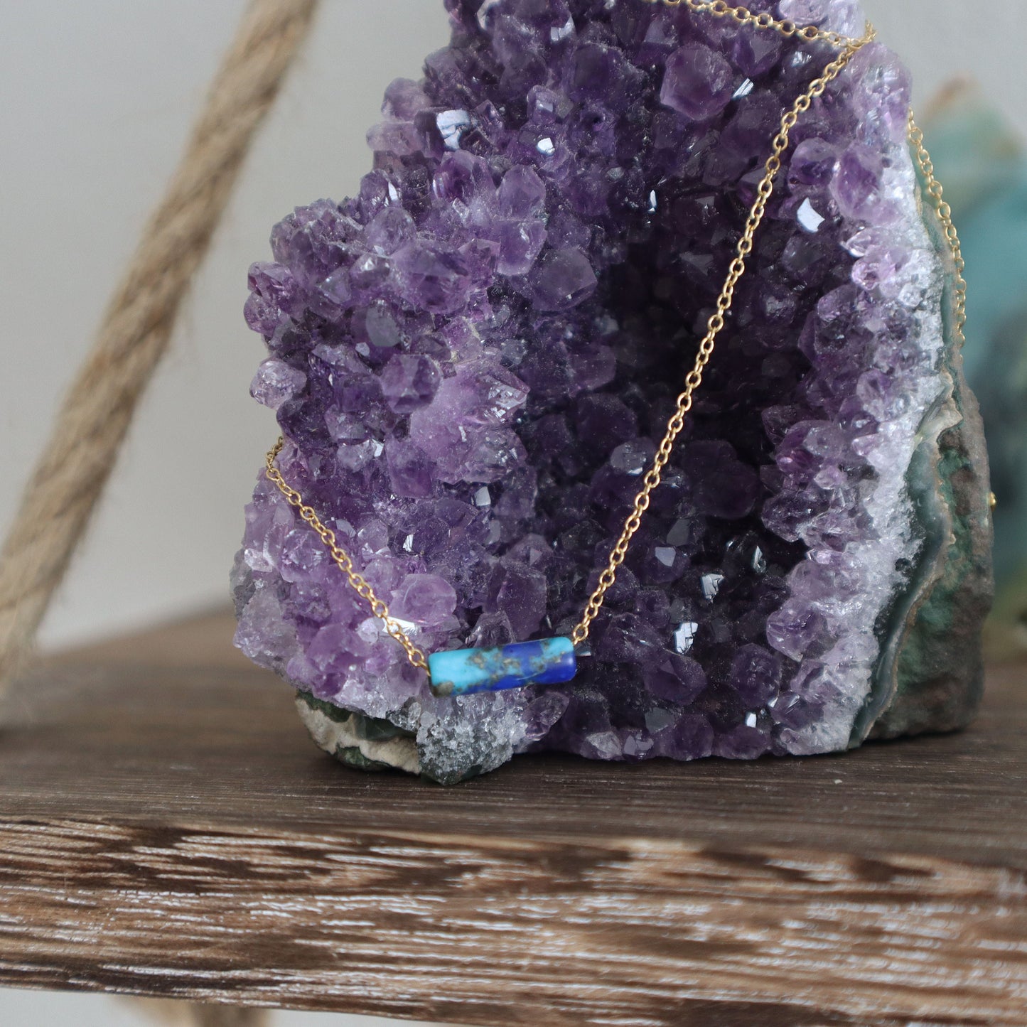 Raw Crystal Necklace Natural Rough Gemstone Gold Necklace Powerful Energy Crystal Aquamarine Amber Stone Pendant Crystal Gems Necklace