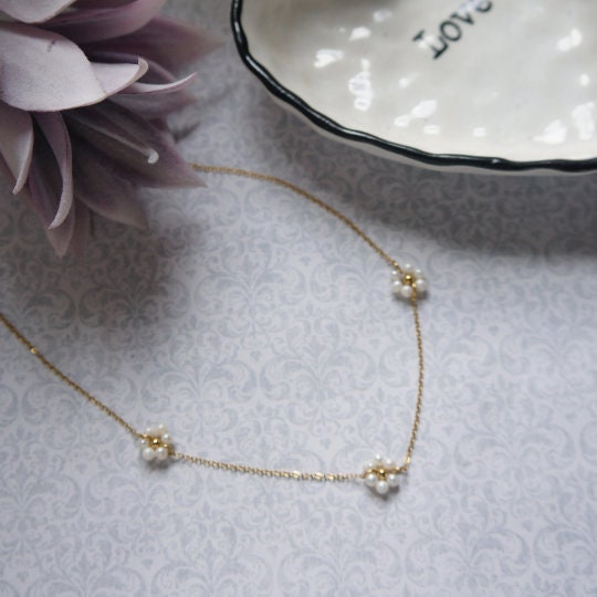 Delicate Pearl Flower Necklace