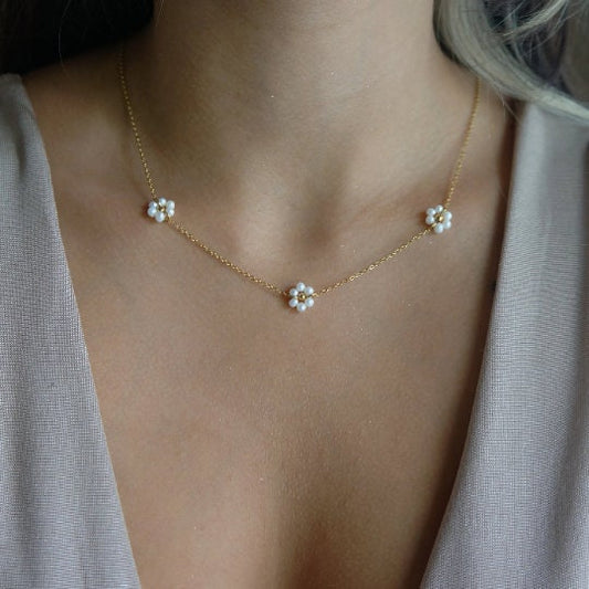 Delicate Pearl Flower Necklace