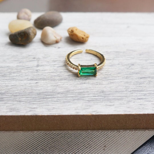 Green CZ Gold Ring, Elegant Women's Band, Cute Stackable Ring, Dainty Jewelry, Gift For Her, Elegant Ring, Cute Minimalist Band