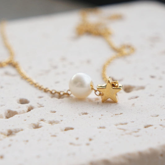 Minimalist Pearl Star Necklace, Gold Chain Dainty Charms, Tiny Charms Pendant, Elegant Gift for Her, Delicate Layering Jewelry