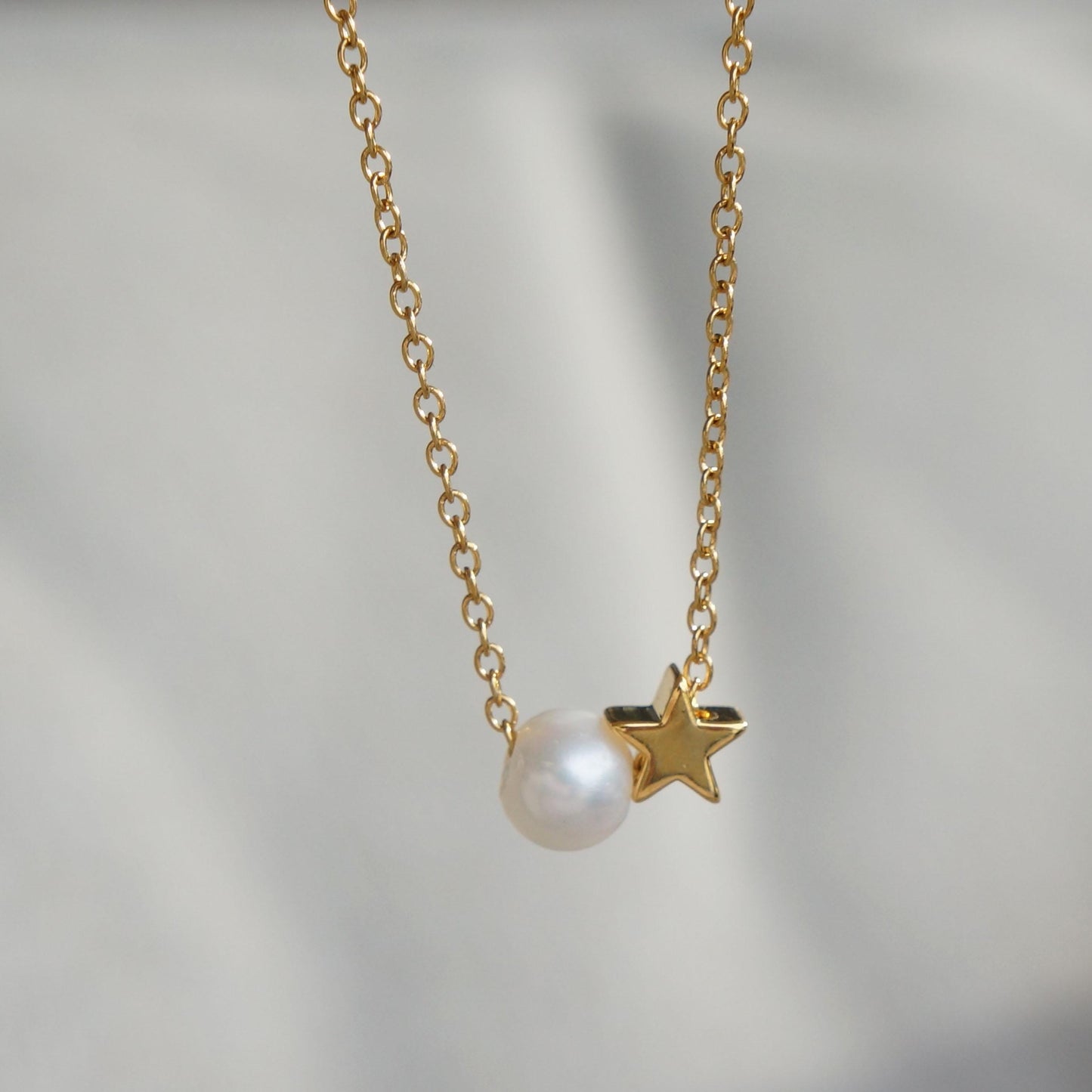 Minimalist Pearl Star Necklace, Gold Chain Dainty Charms, Tiny Charms Pendant, Elegant Gift for Her, Delicate Layering Jewelry