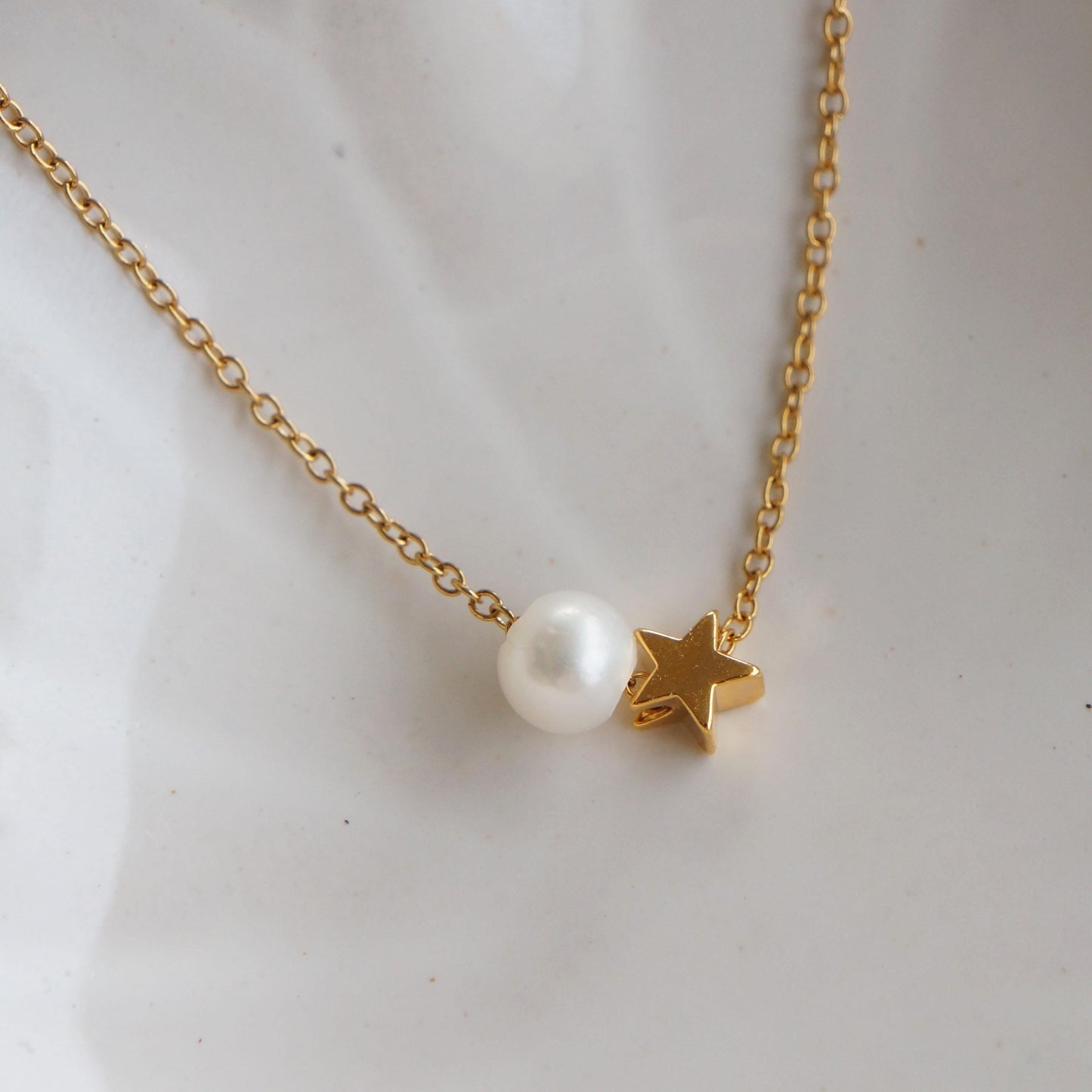 Minimalist Pearl Star Necklace, Gold Chain Dainty Charms, Tiny Charms Pendant, Elegant Gift for Her, Delicate Layering Jewelry