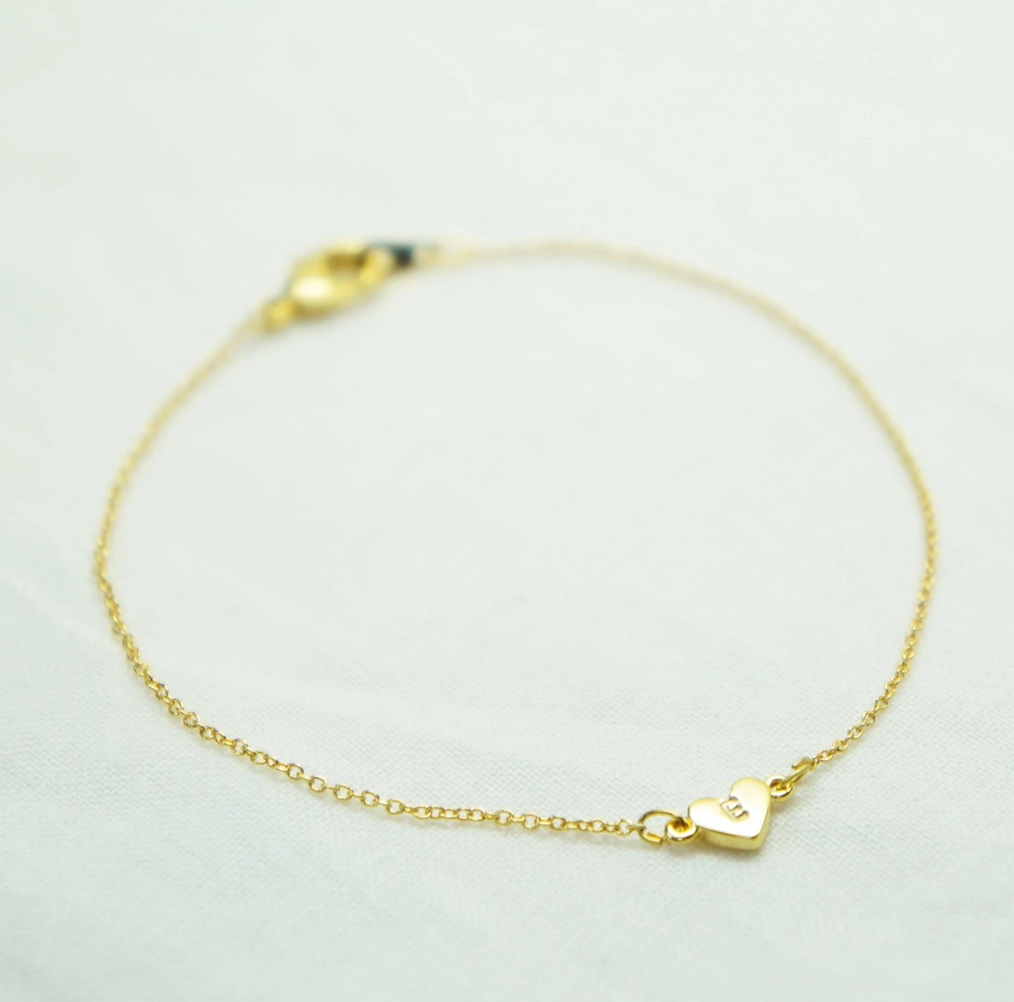 Tiny Gold Heart Bracelet Personalized Friendship Bracelet LOVE Dainty Heart Jewelry Thin Chain Bracelet Initial Heart Bridesmaid Gift