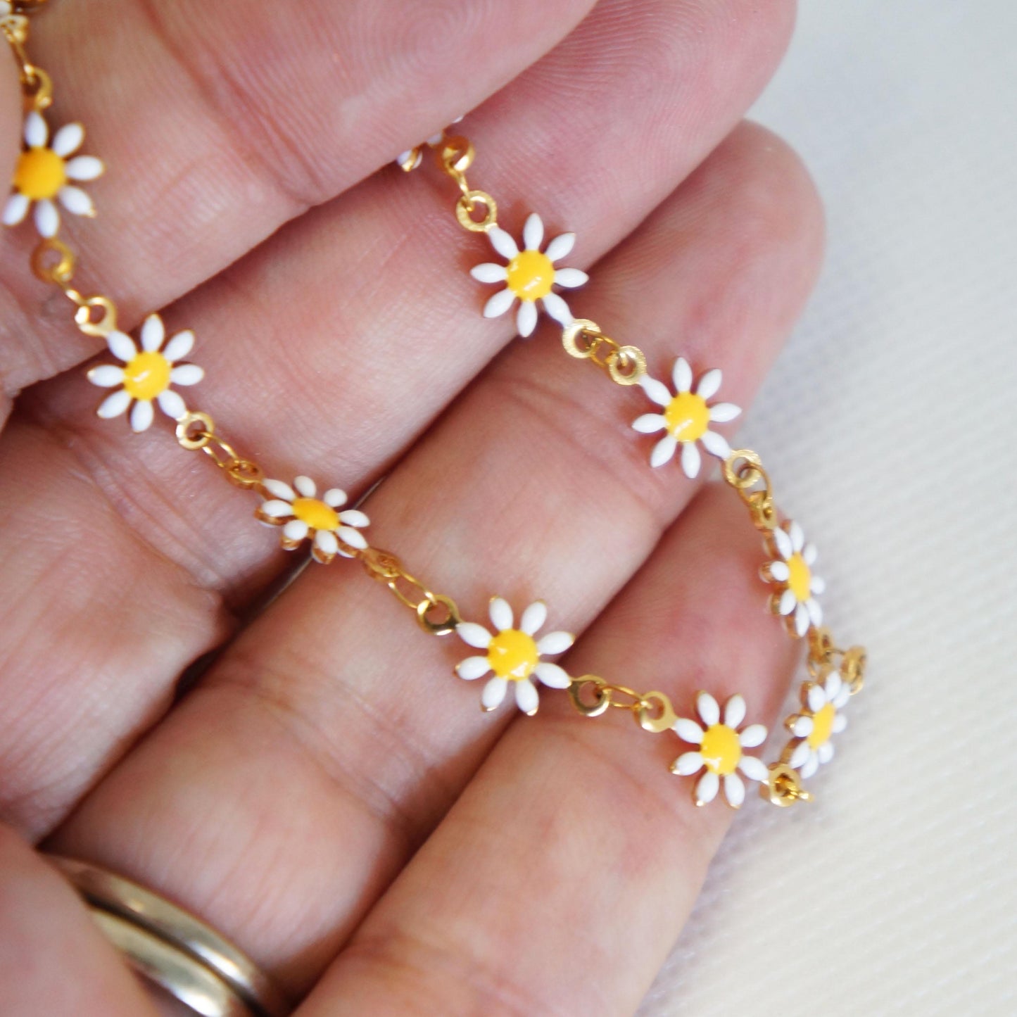 Delicate Daisy Bracelet Gold Floral Design, Tiny Flower Charm Wristlet, Dainty Jewelry Gift For Her, Woman Bracelet, Bridesmaids Gift