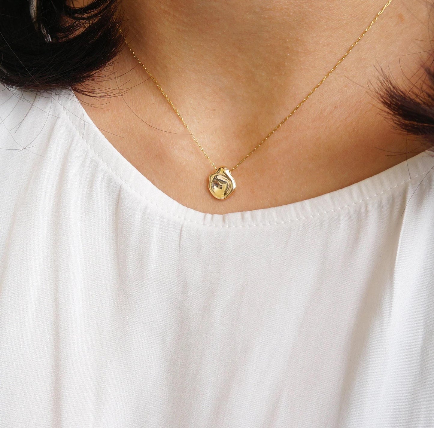 Delicate Gold Coin Charm Necklace Simple Classic Aesthetic Necklace Gold Everyday Necklace For Woman Gold Charm Girlfriend Gift Idea