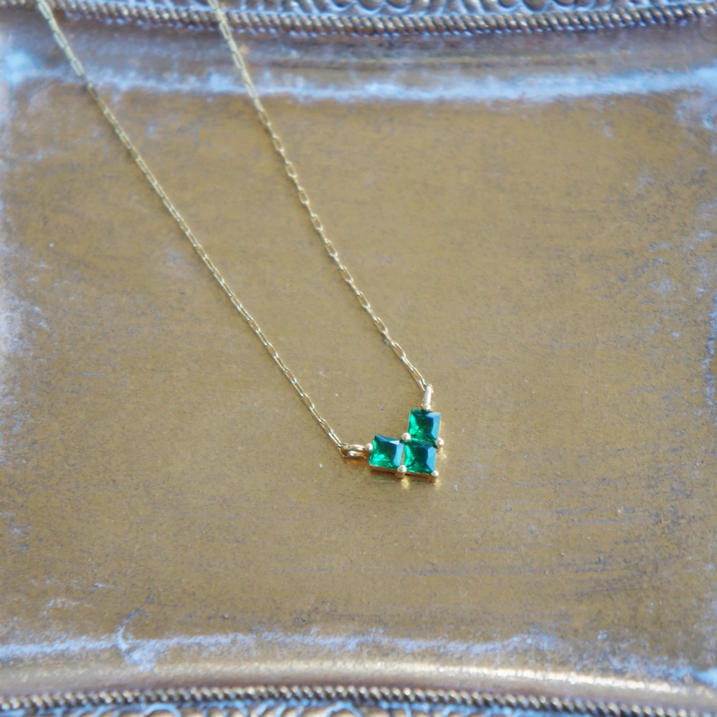 Minimalist Tiny Green Crystal Necklace Aesthetic Necklace Zircon Crystal Dainty Necklace Emerald Green Tiny Necklace for Her