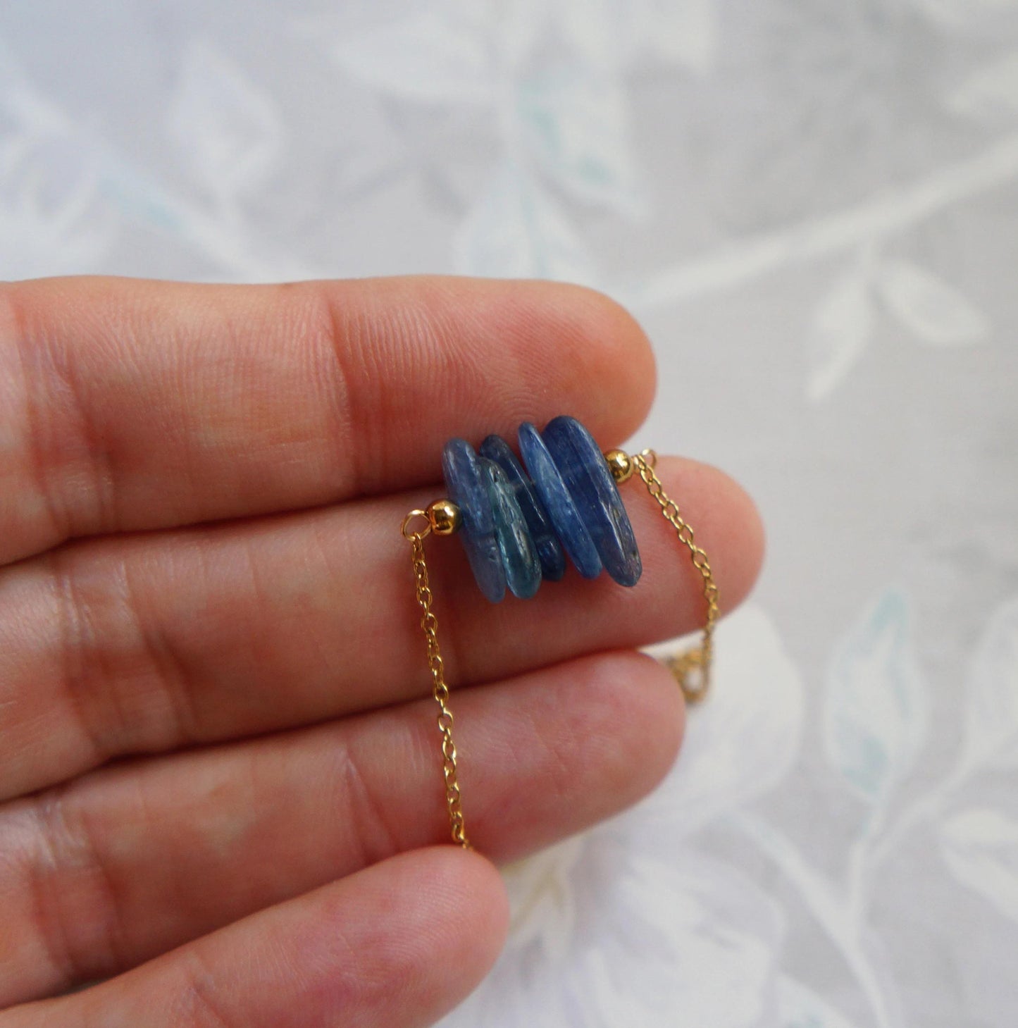 Raw Crystal Necklace Natural Blue Kyanite Necklace Rough Slice Stone Layering Necklace Kyanite Stone Pendant Spiritual Energy Necklace