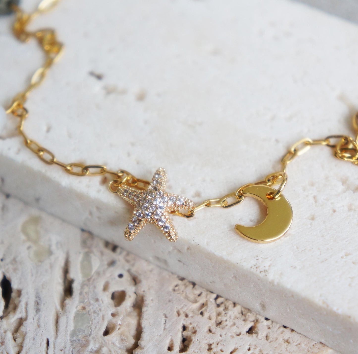 Gold Starfish Pearl Charm Necklace, Dainty Small Charms, Layering Necklace, Minimalist Jewelry Gift, Dangling Charms Cute Necklace for Her