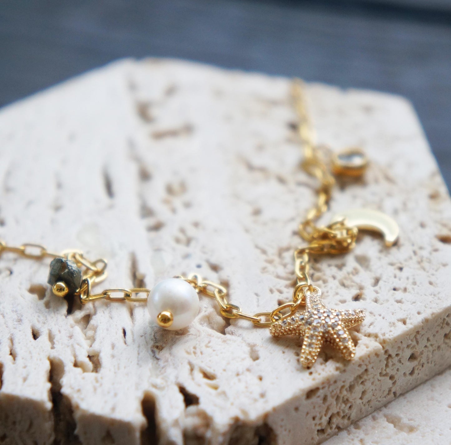 Gold Starfish Pearl Charm Necklace, Dainty Small Charms, Layering Necklace, Minimalist Jewelry Gift, Dangling Charms Cute Necklace for Her