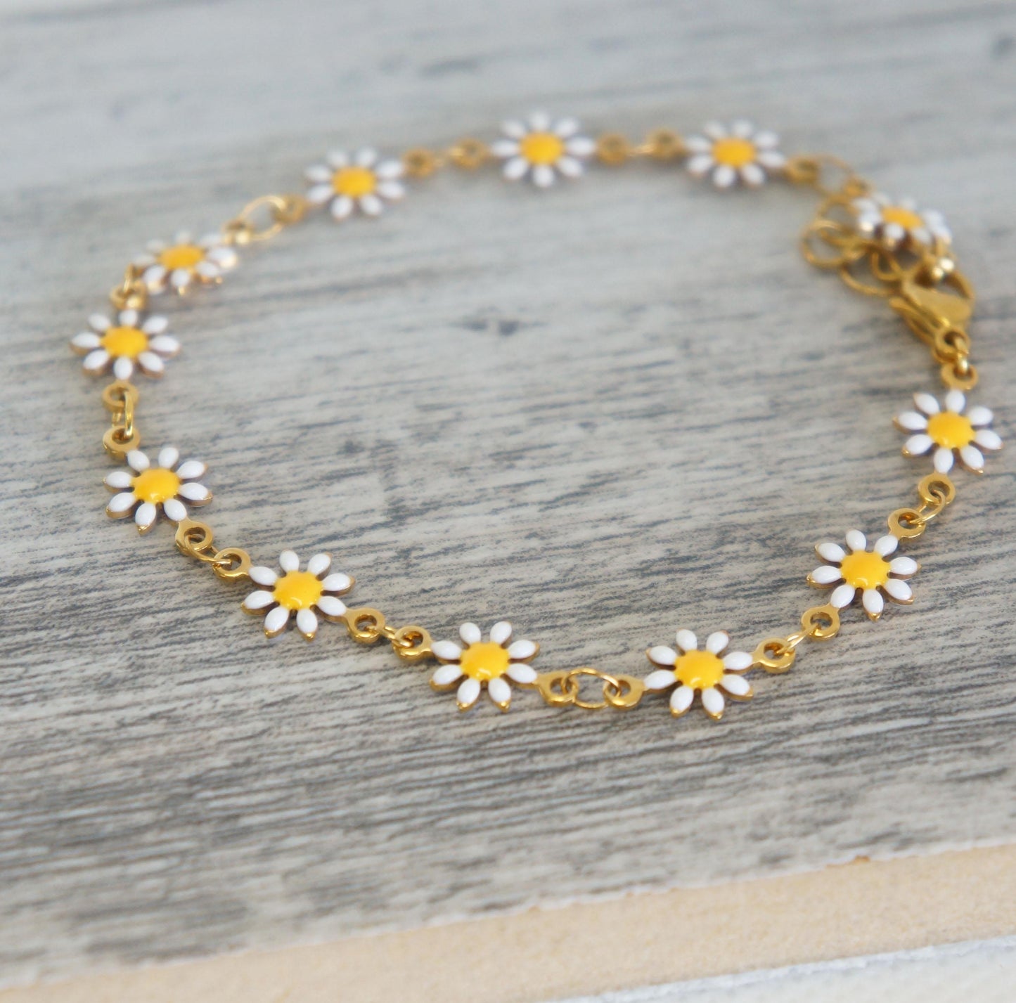 Delicate Daisy Bracelet Gold Floral Design, Tiny Flower Charm Wristlet, Dainty Jewelry Gift For Her, Woman Bracelet, Bridesmaids Gift