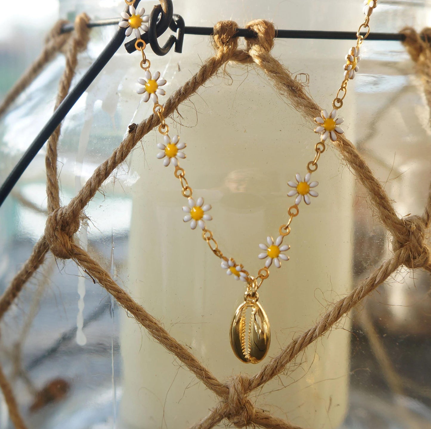 Tiny Daisy Flower Necklace, Gold Chain, Spring Flower Jewelry, Gift for Nature Enthusiast, Coquette