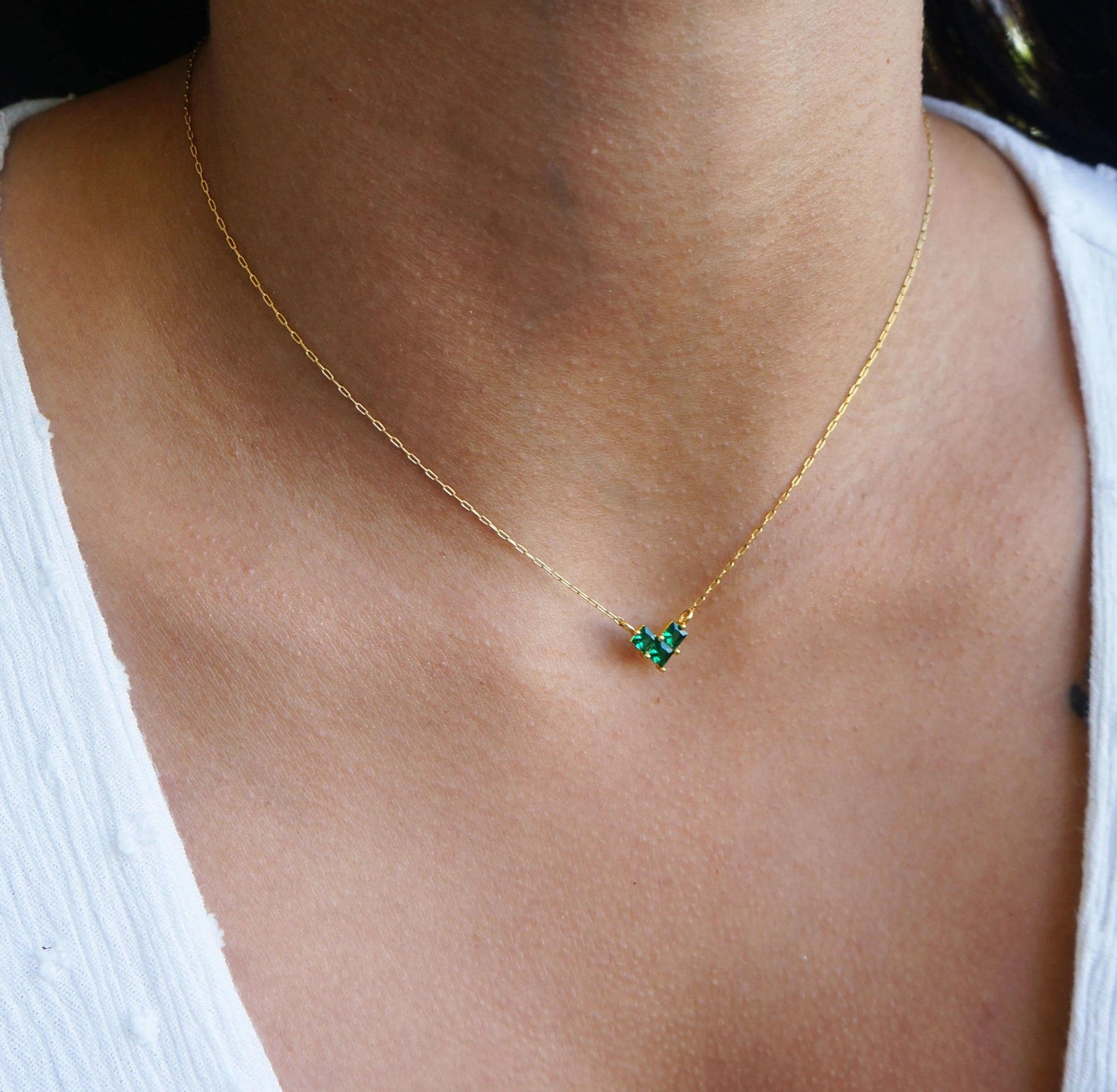 Minimalist Tiny Green Crystal Necklace Aesthetic Necklace Zircon Crystal Dainty Necklace Emerald Green Tiny Necklace for Her