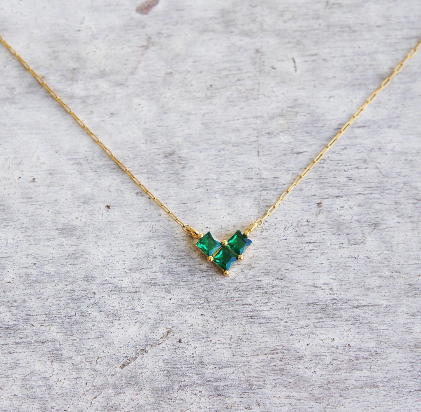 Minimalist Tiny Green Crystal Necklace Aesthetic Necklace Zircon Crystal Dainty Necklace Emerald Green Tiny Necklace for Her