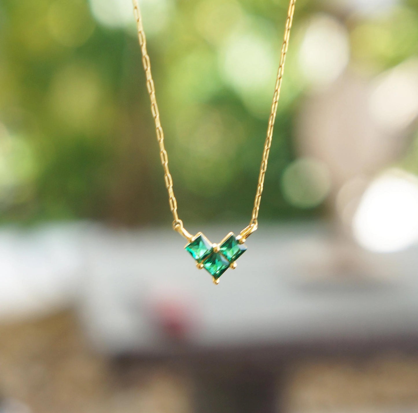 Minimalist Tiny Green Crystal Necklace Aesthetic Necklace Zircon Crystal Dainty Necklace Emerald Green Tiny Necklace for Her