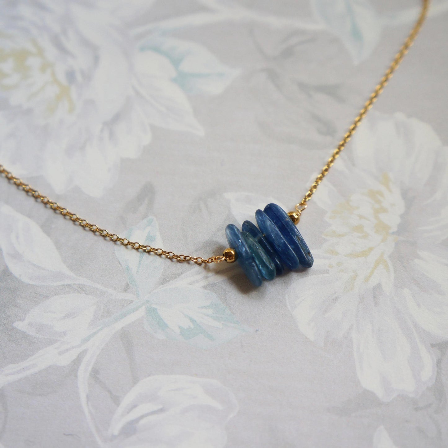 Raw Crystal Necklace Natural Blue Kyanite Necklace Rough Slice Stone Layering Necklace Kyanite Stone Pendant Spiritual Energy Necklace