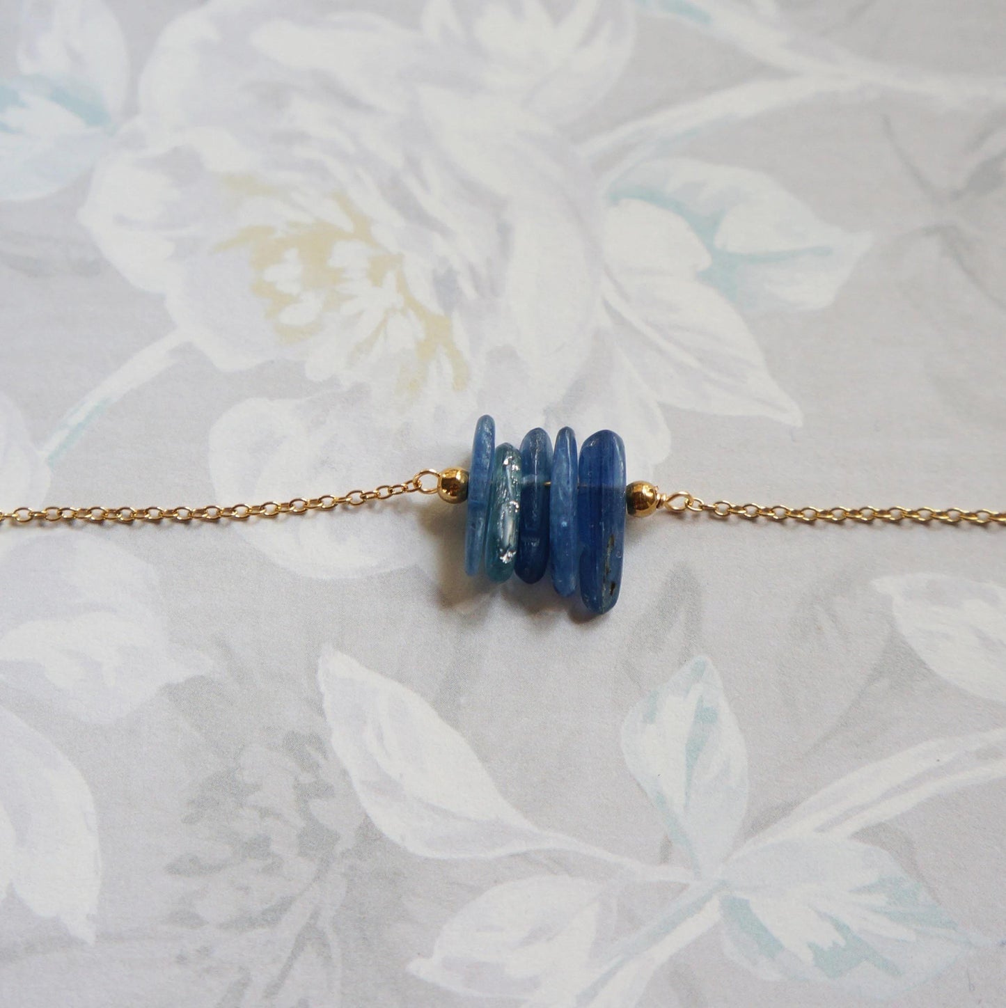 Raw Crystal Necklace Natural Blue Kyanite Necklace Rough Slice Stone Layering Necklace Kyanite Stone Pendant Spiritual Energy Necklace