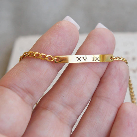 Gold Mini Bar Engraved Bracelet on Curb Chain, Custom Name Bracelet, Personalized Gift, Minimalist Jewelry, Gift for Her, Layering Bracelet