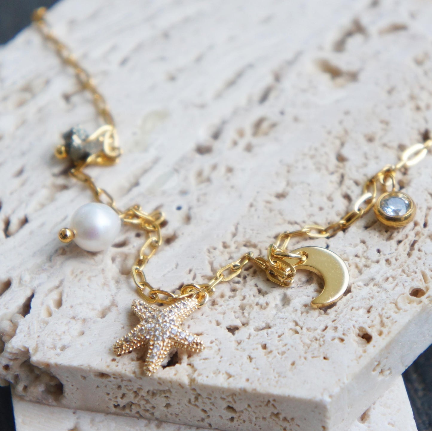 Gold Starfish Pearl Charm Necklace, Dainty Small Charms, Layering Necklace, Minimalist Jewelry Gift, Dangling Charms Cute Necklace for Her